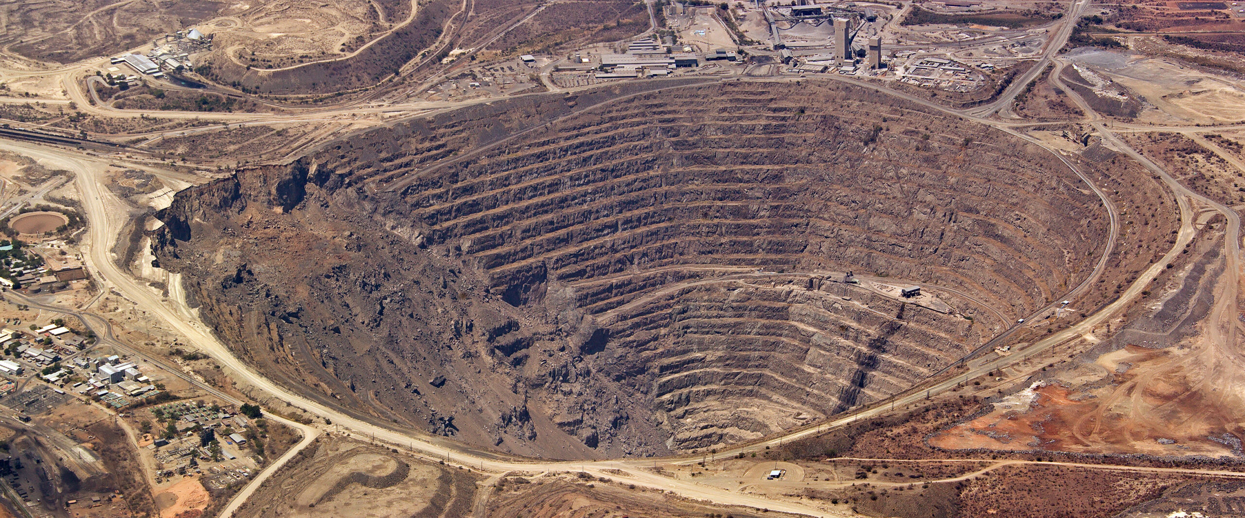 Bolívar Mine Complex Night